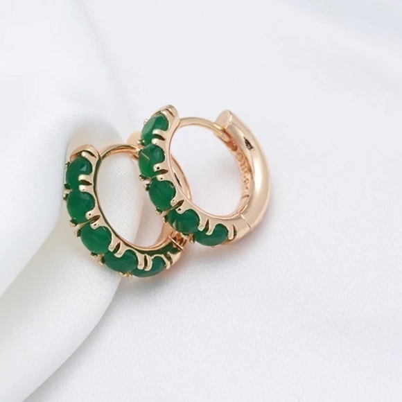 𝅺❗️restocked❗️new Emerald Green Huggie Hoop Earrings - Picture 7 of 10